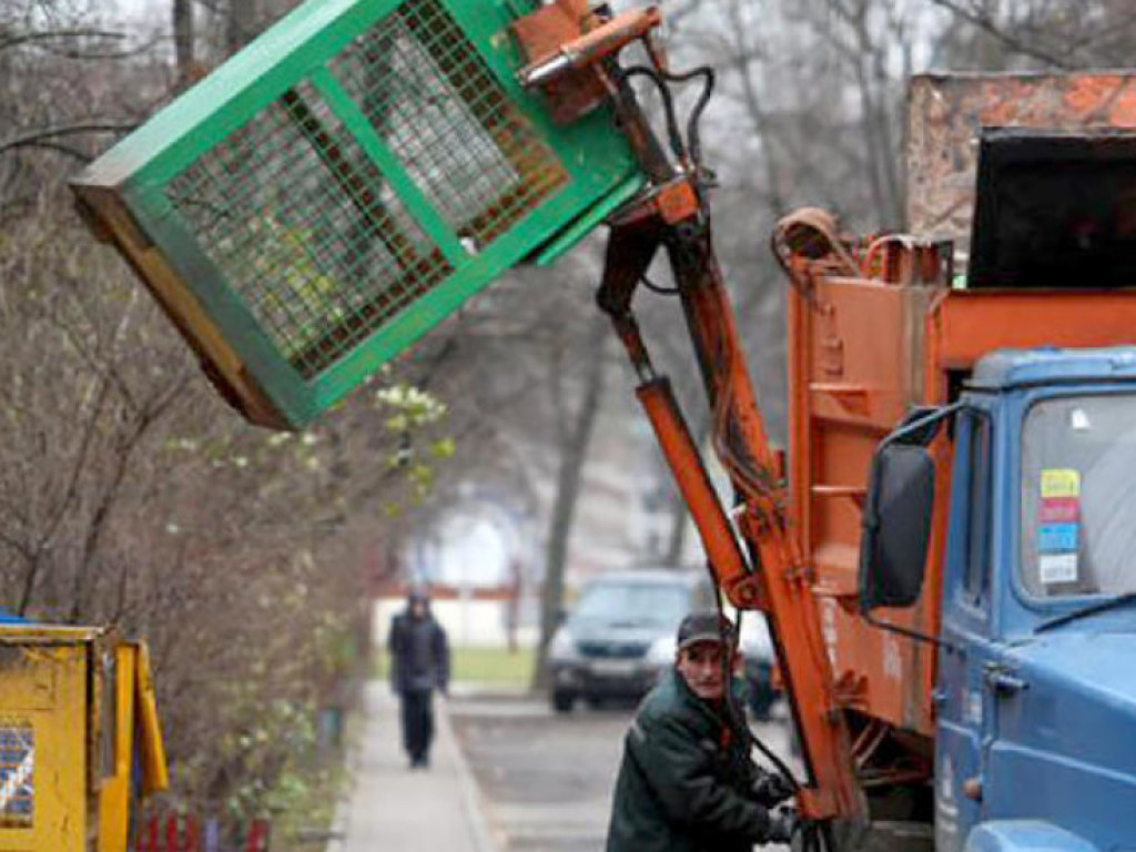 Киевлянам на 25 миллионов гривен пересчитали платежки за вывоз мусора