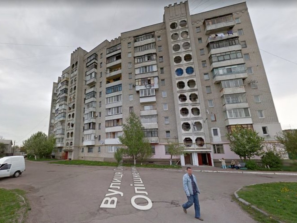В Житомире 17-летний парень выпрыгнул из окна 6 этажа и выжил
