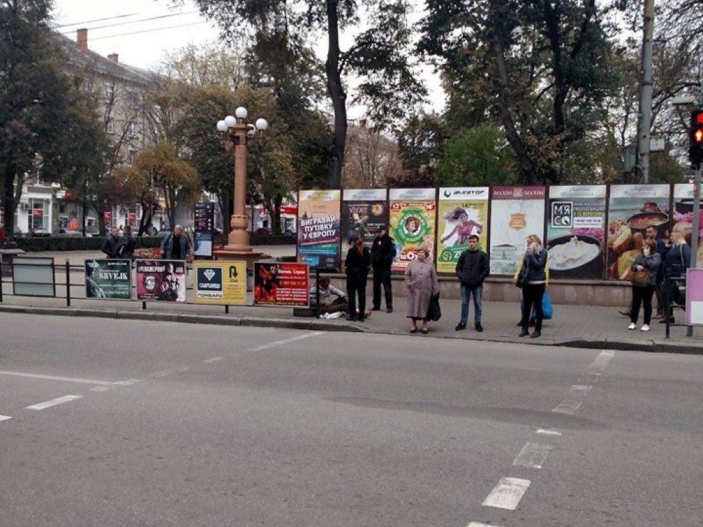 В центре Тернополя мужчина «чудесным» образом исцелился и начал снова ходить (ФОТО, ВИДЕО)