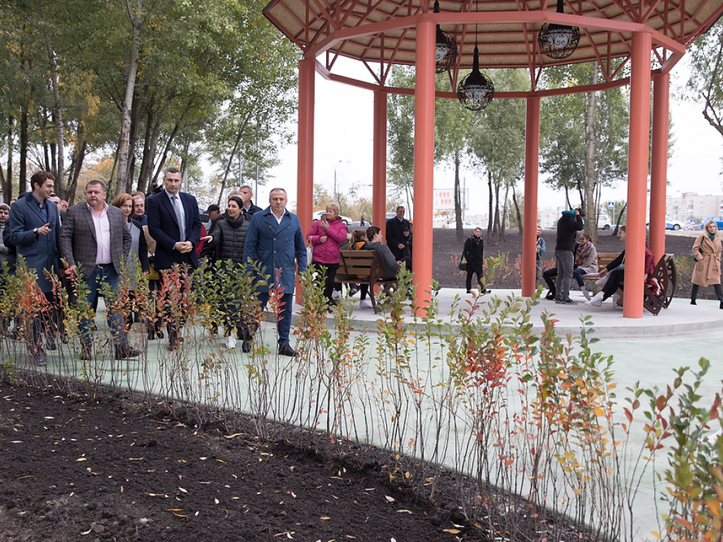 Кличко презентовал киевлянам новый современный парк на Троещине