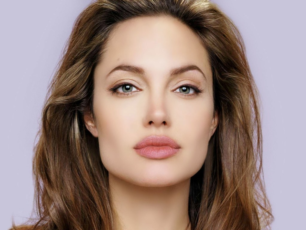 У Анджелины Джоли начался роман с известным актером — СМИ