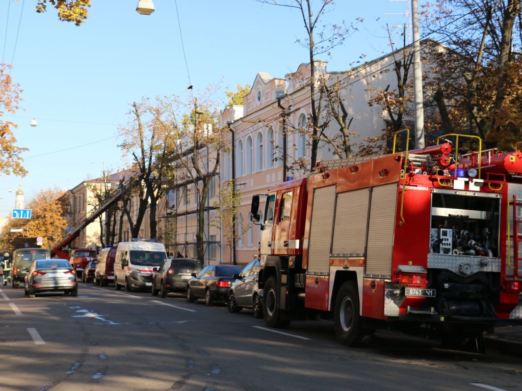 В Харькове в больнице произошел пожар, людей эвакуировали (ФОТО)