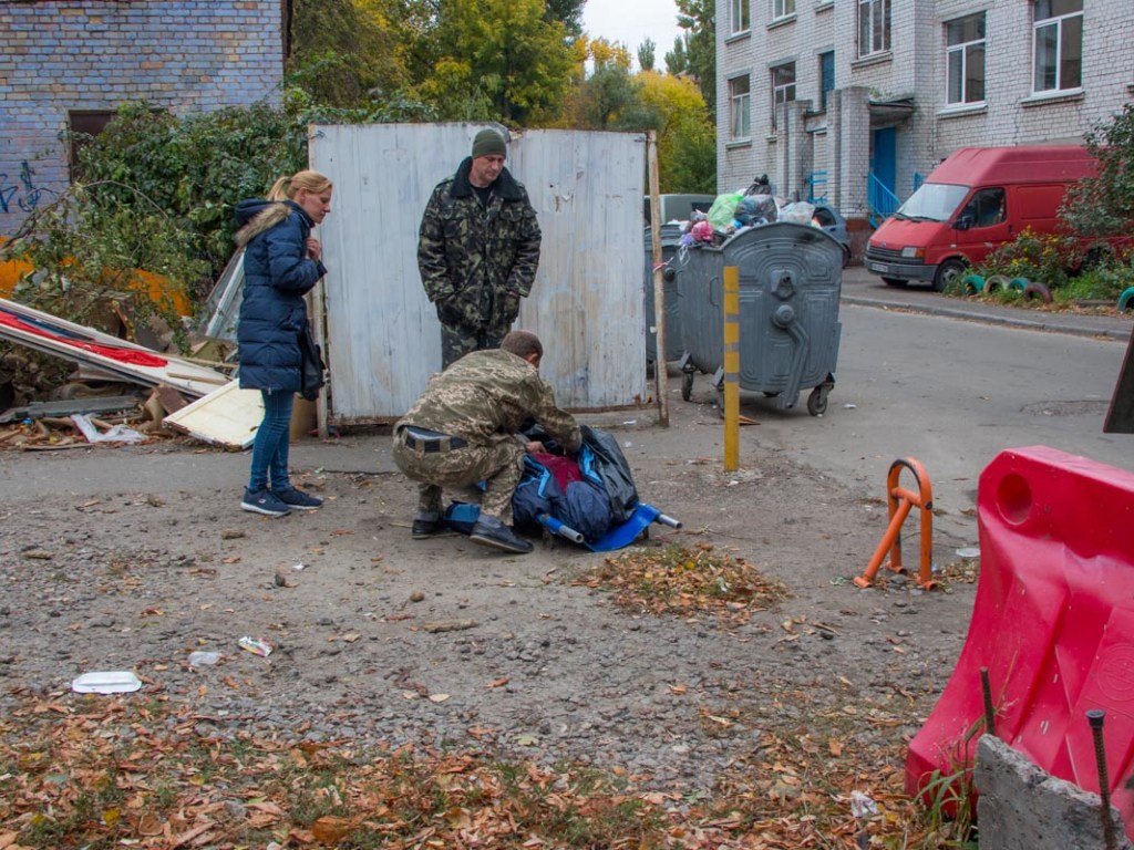 В Киеве возле школы нашли труп мужчины (ФОТО, ВИДЕО)