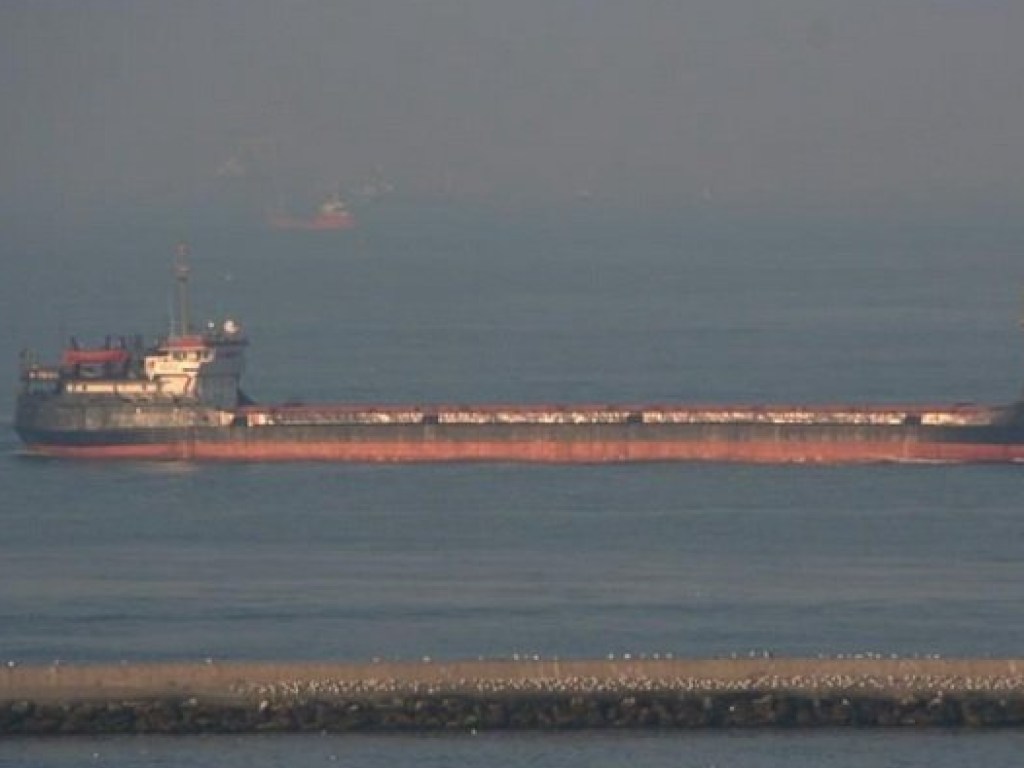 У берегов Крыма судно с украинцами на борту получило пробоину &#8212; СМИ