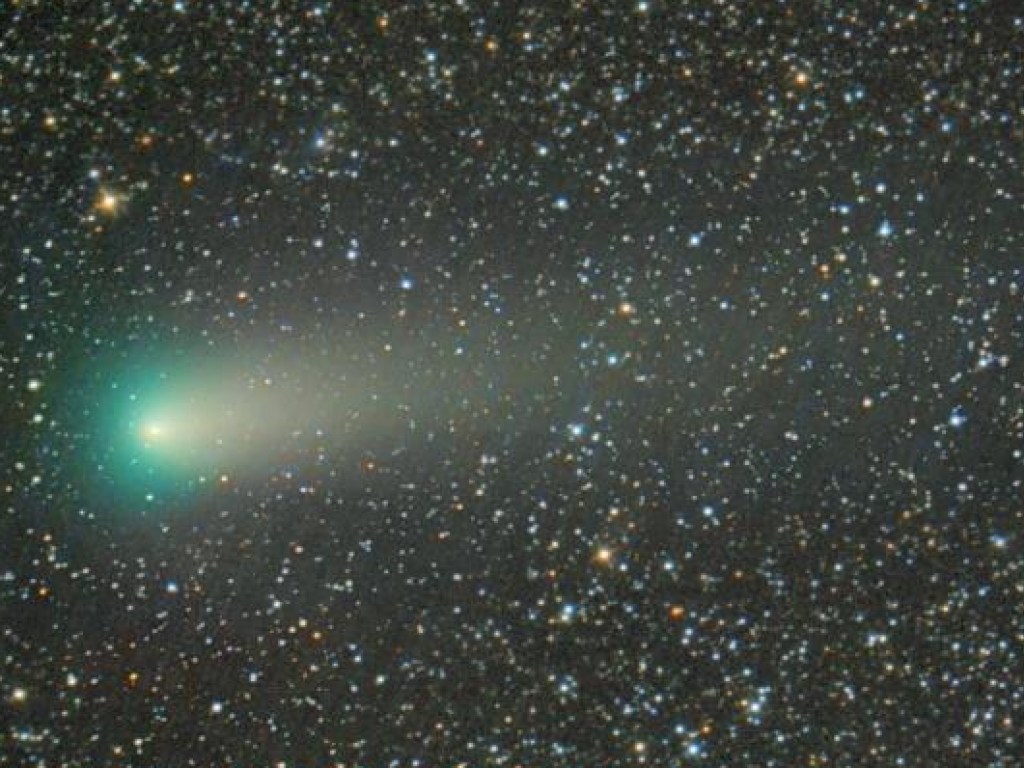 Жители Новосибирска заметили зеленую комету