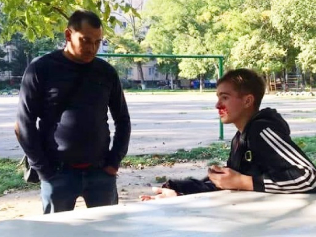 В Одессе пьяный мужчина потерял кошелек и со злости избил подростка
