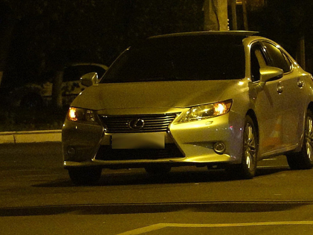 В Мариуполе Lexus сбил женщину на пешеходном переходе (ФОТО)
