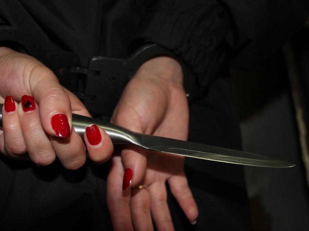 В Днепре женщина зарезала мужчину во время попойки