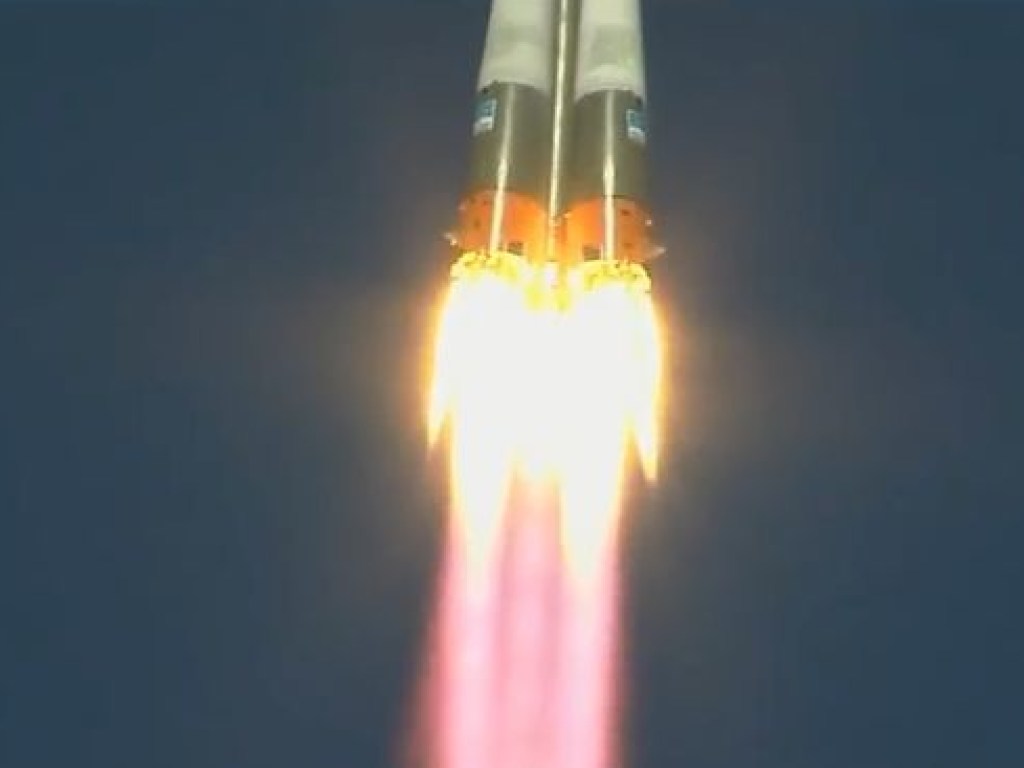 ЧП при старте ракеты «Союз»: экипаж совершает аварийную посадку (ВИДЕО)