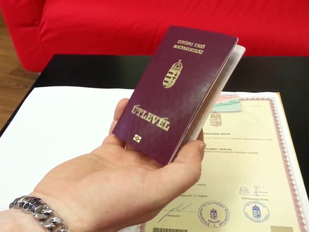 Украинцы будут и дальше брать венгерские, румынские и молдавские паспорта &#8212; эксперт