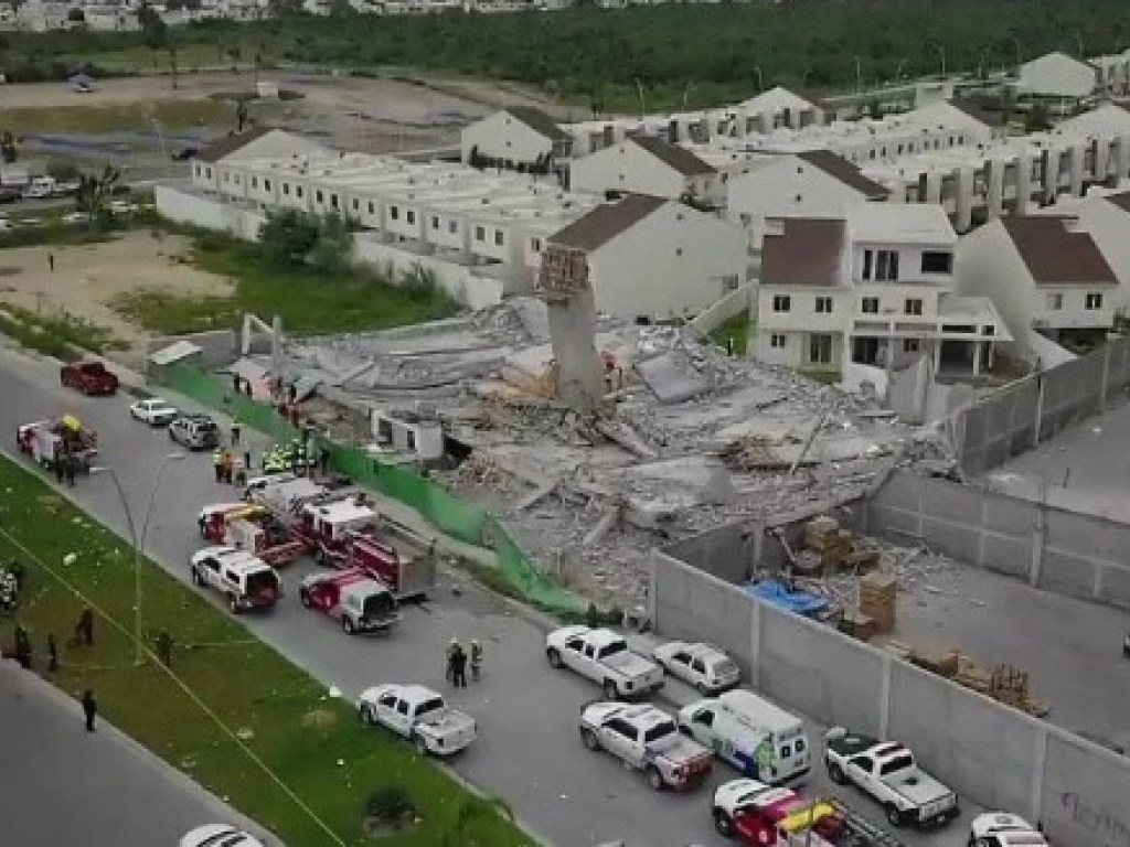 В Мексике рухнуло недостроенное здание ТРЦ, погибли 7 человек (ФОТО, ВИДЕО)