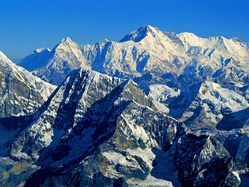 Трагедия в Гималаях: сход лавины унес жизни девяти альпинистов