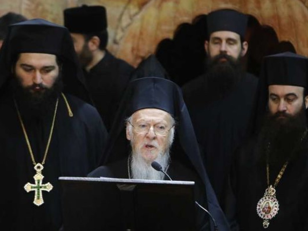 Постановления Священного синода ведут к его изоляции в православном мире &#8212; политолог
