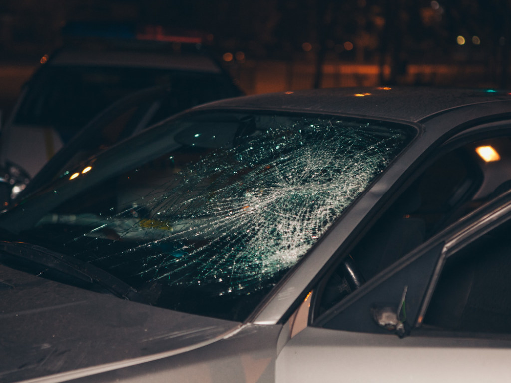 Пьяный водитель BMW в Днепре выехал на «встречку», потом на тротуар и сбил мужчину (ФОТО, ВИДЕО)