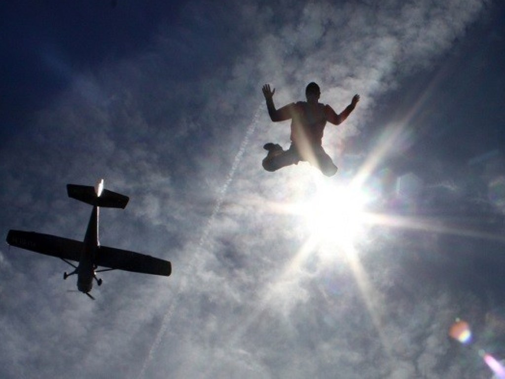 В России разбился парашютист, совершивший 11 тысяч прыжков