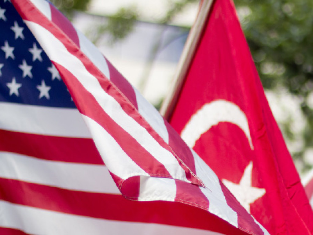 Освобождение Брансона не гарантирует снятия с Турции санкций США – турецкий политолог