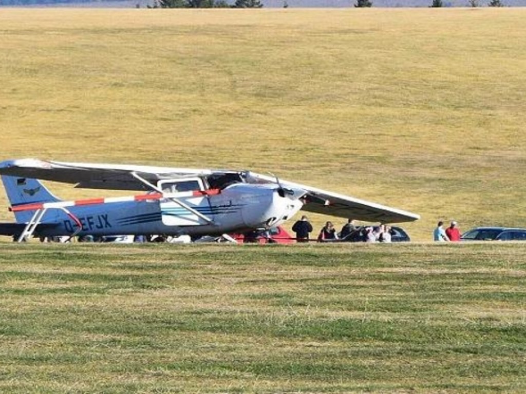 Самолет раздавил людей на аэродроме в Германии: трое погибших, восемь пострадавших (ФОТО) 