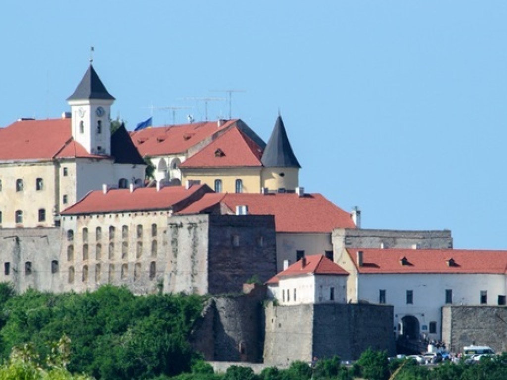 В Мукачевском замке венгерского орла заменят на герб Украины