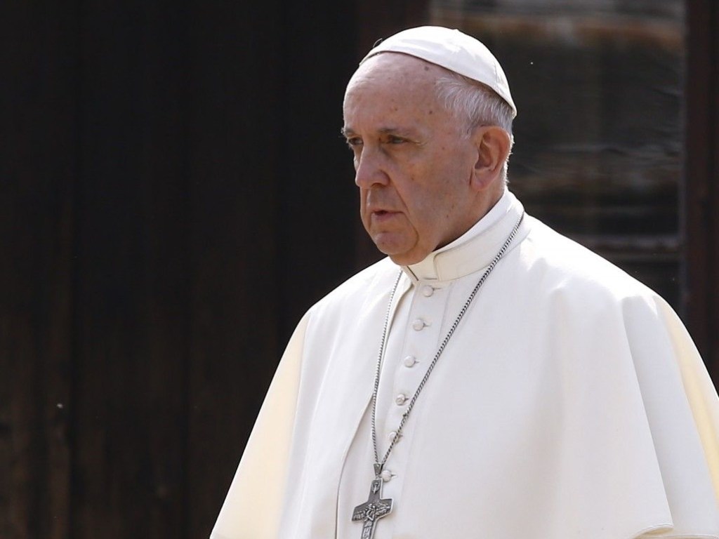 Папа Франциск лишил сана двух епископов за изнасилование малолетних