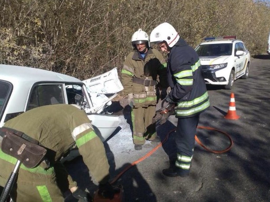 В Днепропетровской области столкнулись три легковых автомобиля: погибла женщина (ФОТО)