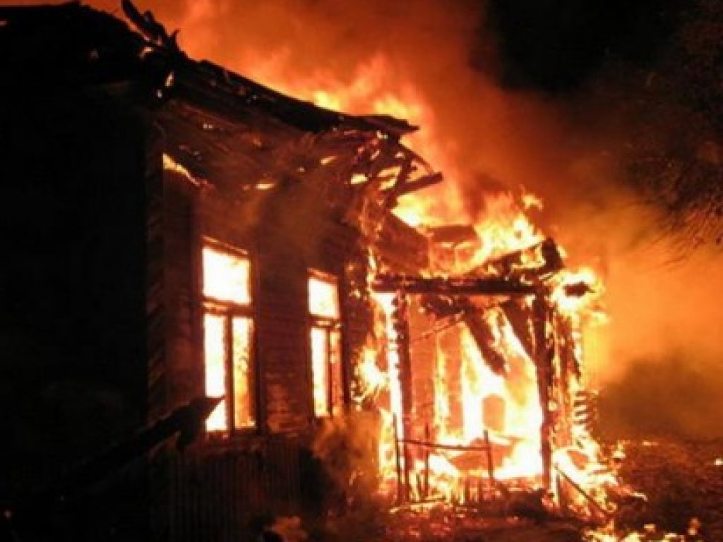 На Волыни загорелся жилой дом: мужчина получил ожог рук
