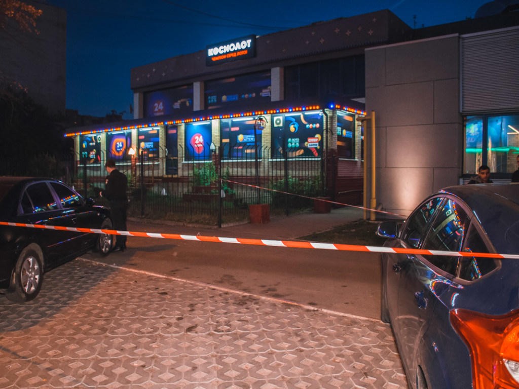 Второе ЧП возле «New way» за день: В Киеве около 40 посетителей лотереи устроили драку на ножах (ФОТО)