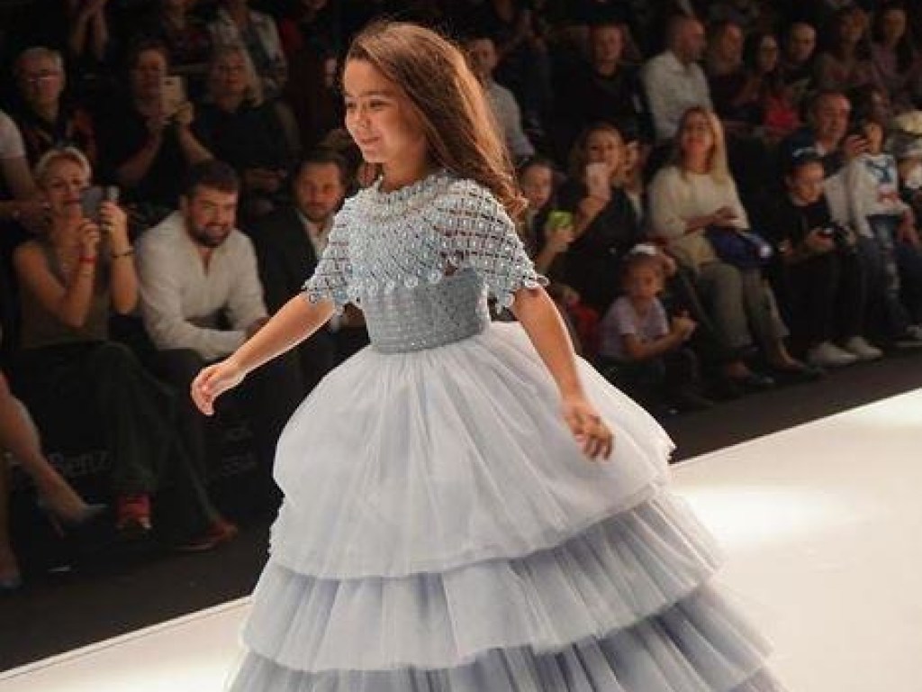«Дебют принцессы»: Дочь Ани Лорак впервые вышла на подиум в России (ФОТО)