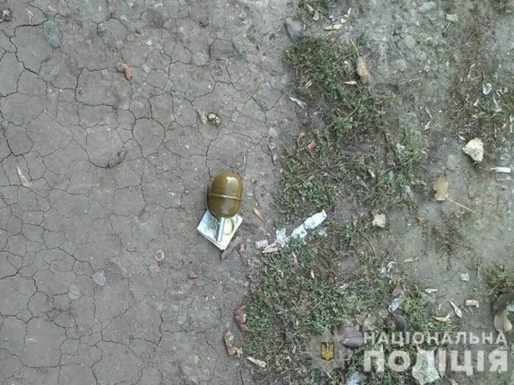 Возле станции метро в Харькове подложили гранату с «приманкой» (ФОТО)
