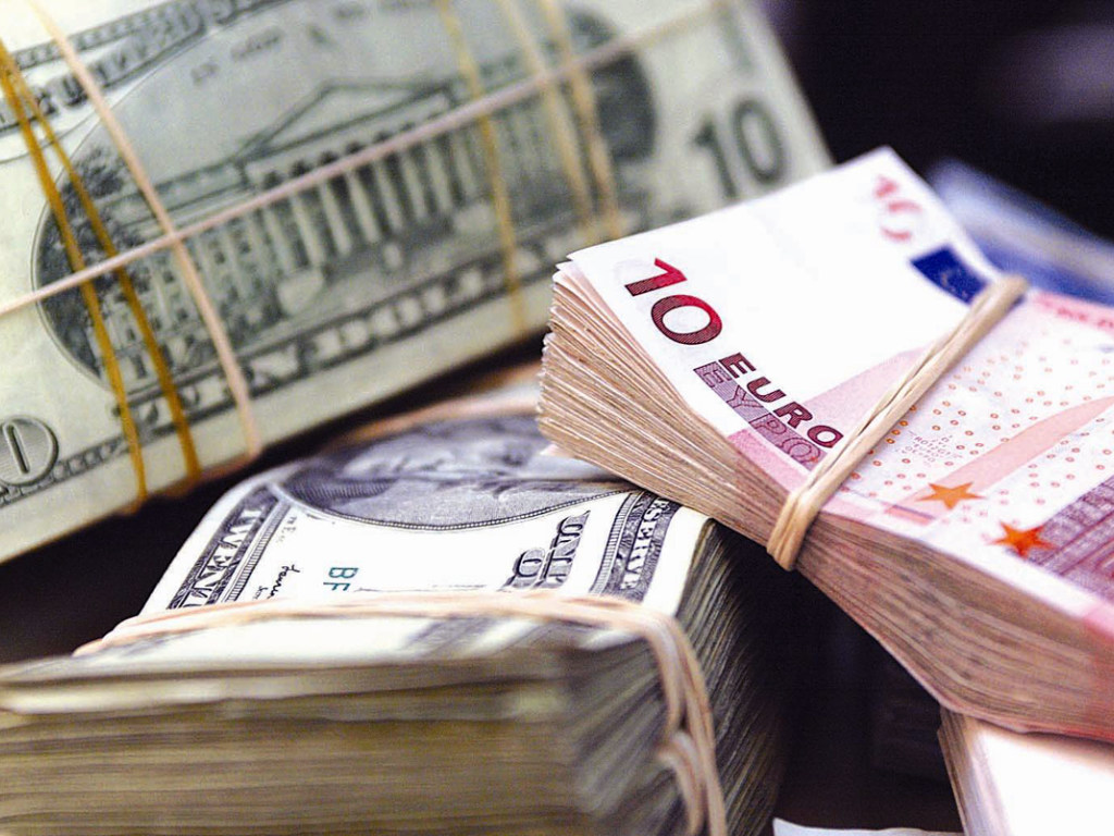 Стоимость доллара и евро в обменниках возросла 
