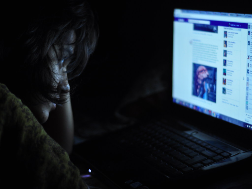 Ученые научились определять депрессию по постам в Facebook