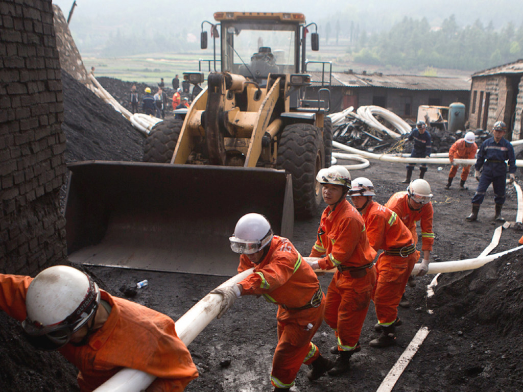 Пять человек погибли из-за взрыва на шахте в Китае