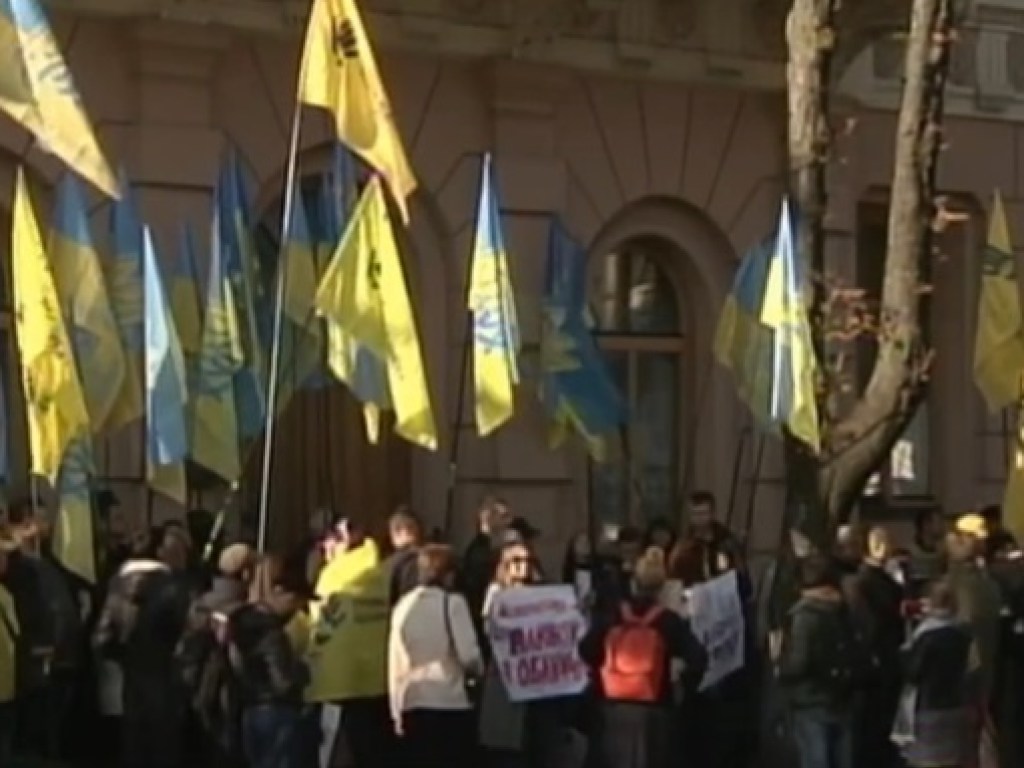 Активисты перекрывали входы и въезды в Верховную Раду