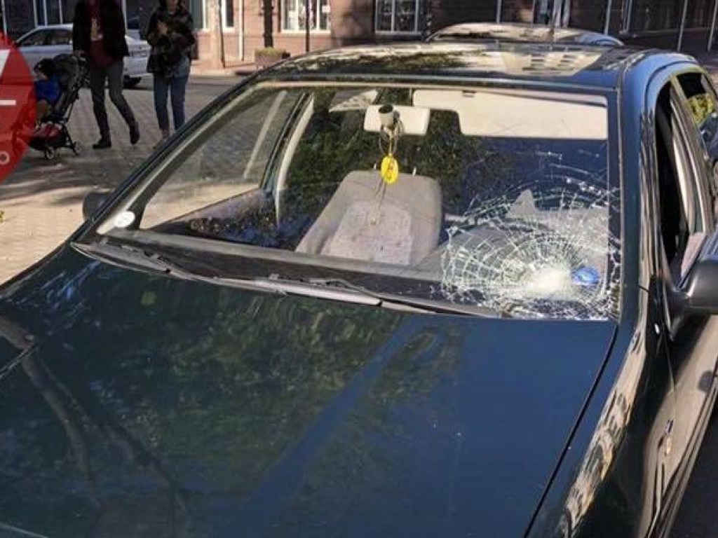 В Киеве таксист сбил мужчину на пешеходном переходе (ФОТО)
