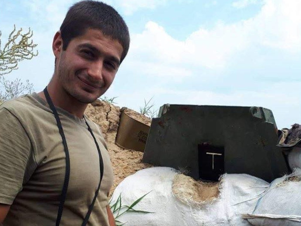 На Донбассе от снайперской пули погиб молодой боец ВСУ (ВИДЕО)