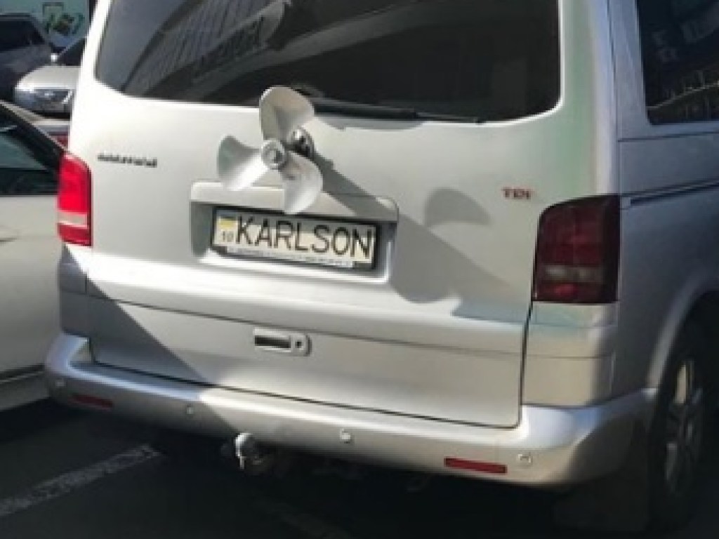 Столичные автолюбители увидели на дороге автомобиль «Карлсона» (ФОТО)