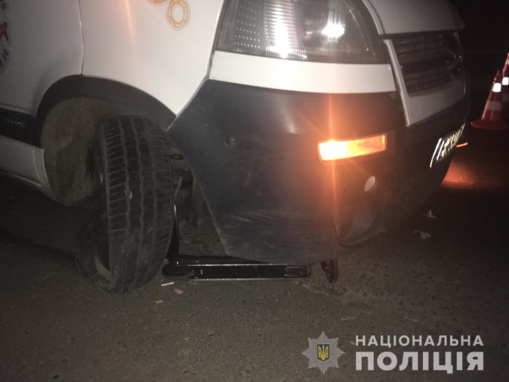 Микроавтобус сбил 13-летнюю девочку в Ровно (ФОТО)