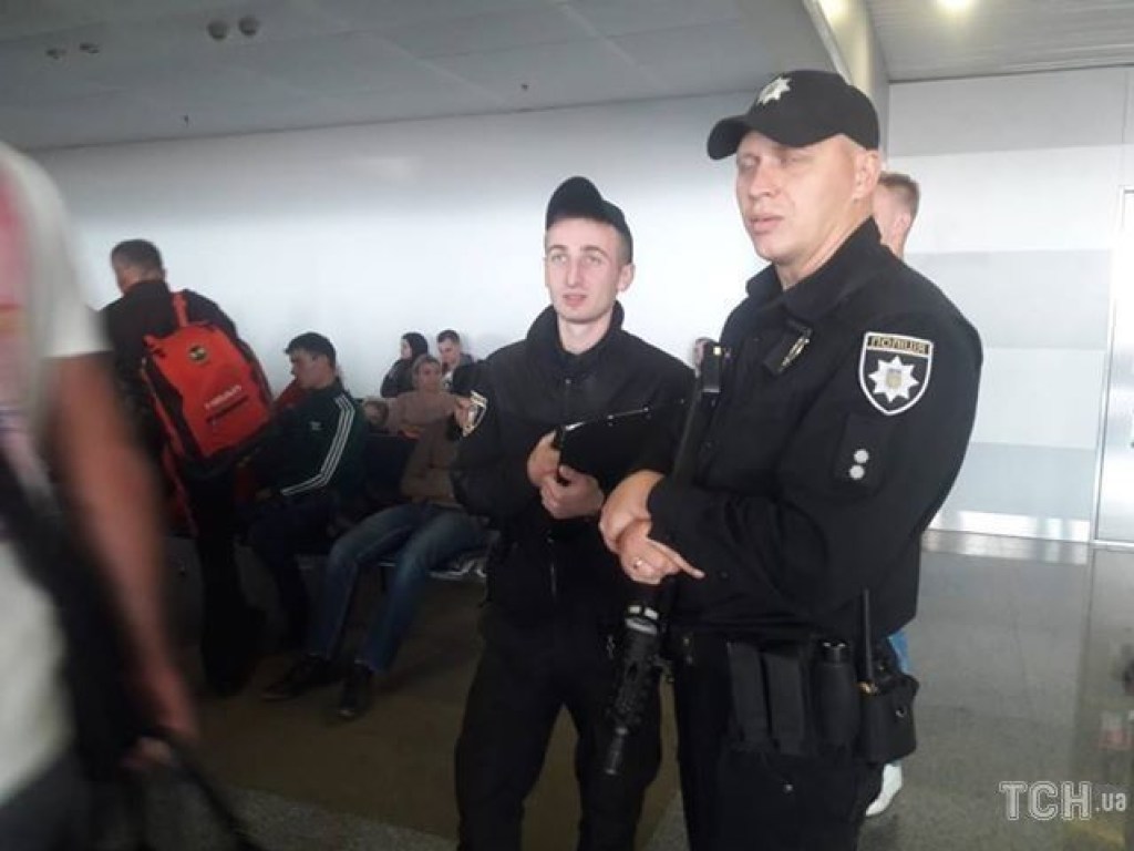 Очередной транспортный коллапс: В «Борисполе» застряли сотни пассажиров (ФОТО)