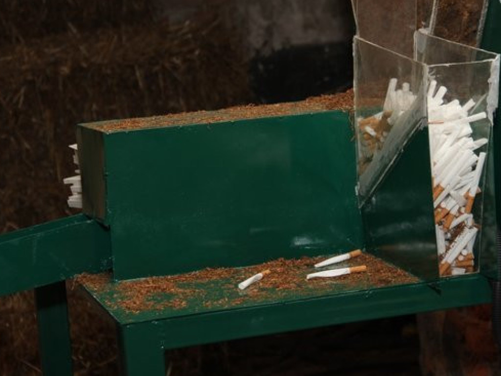 Под Ужгородом в подпольном цеху по производству сигарет изъяли 1,5 миллиона гривен (ФОТО)