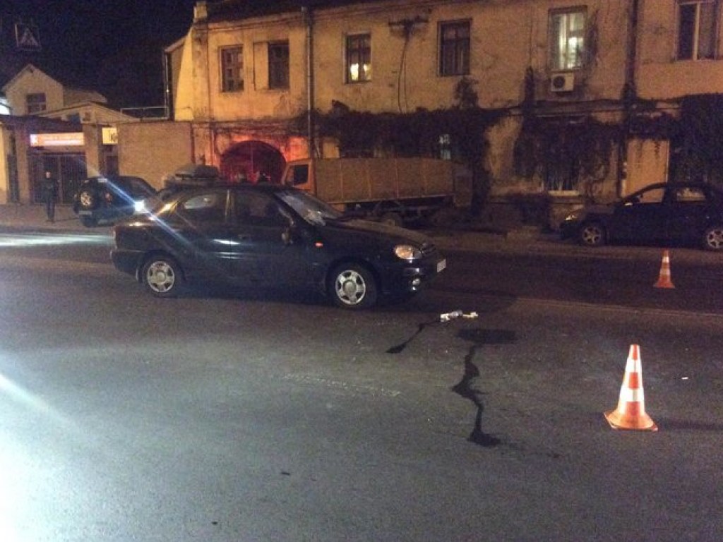 В Одессе автомобиль сбил мужчину: родственники пострадавшего устроили драку (ФОТО)