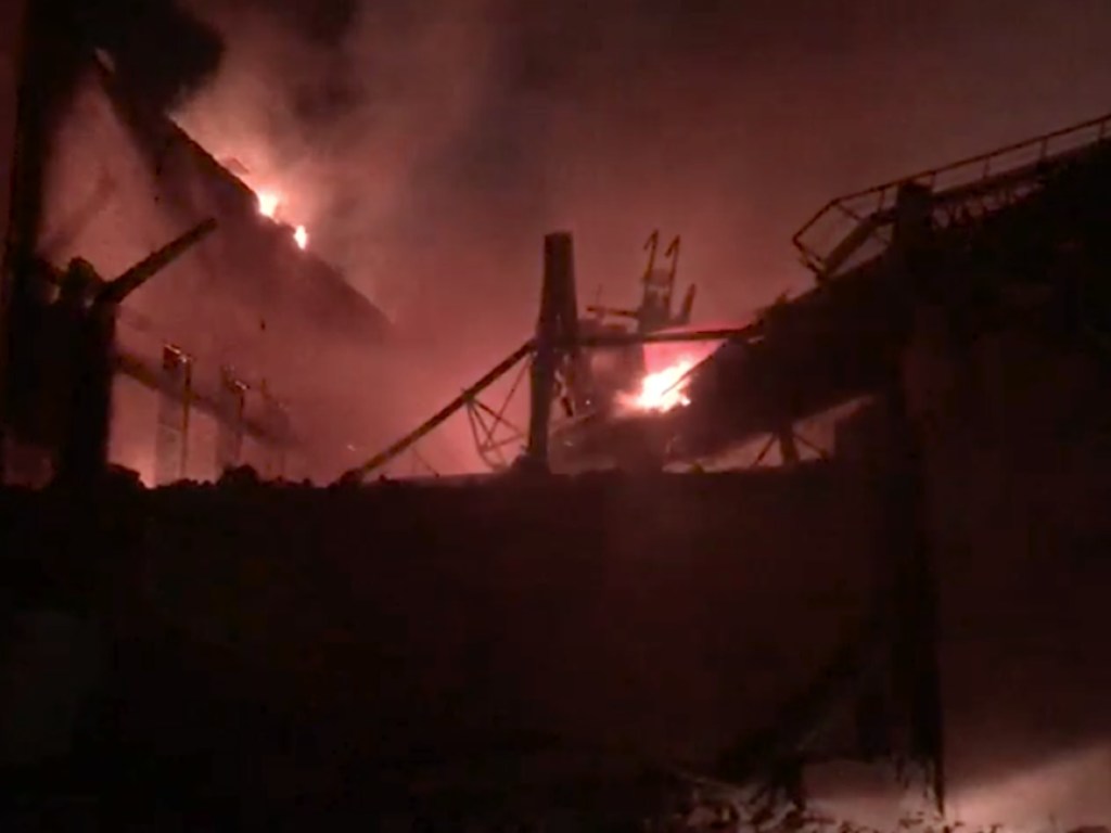 Во Владикавказе произошел пожар на заводе: есть жертвы и погибшие (ФОТО)