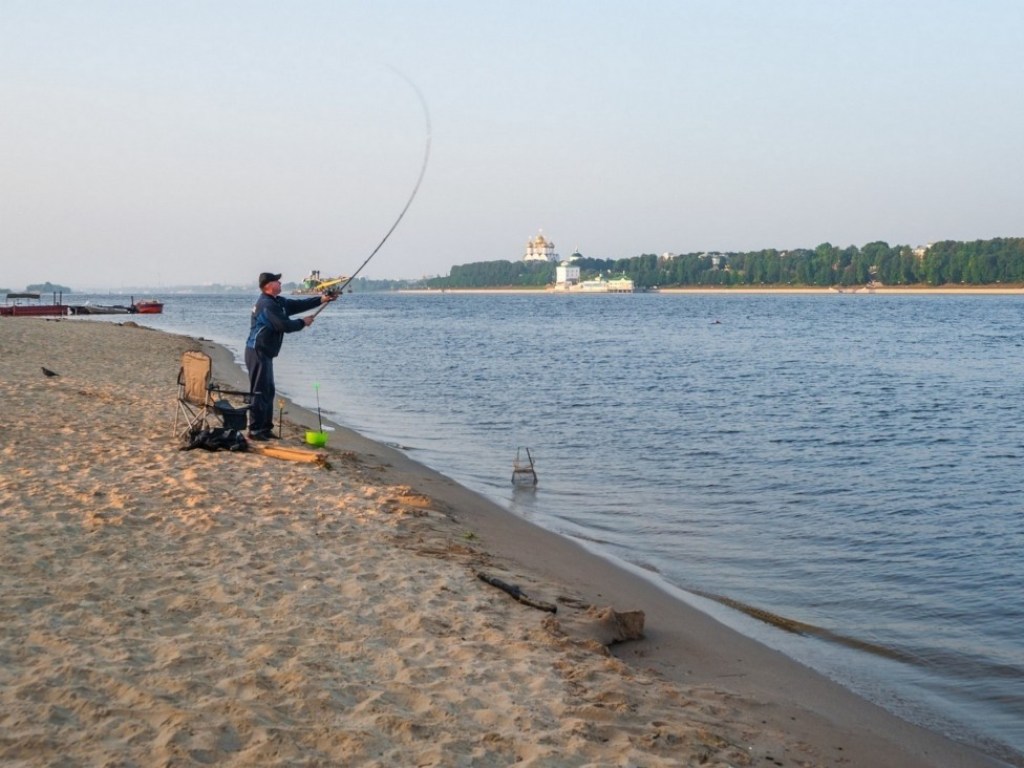 Рыбак вытащил из моря два золотых слитка вместо рыбы (ФОТО)