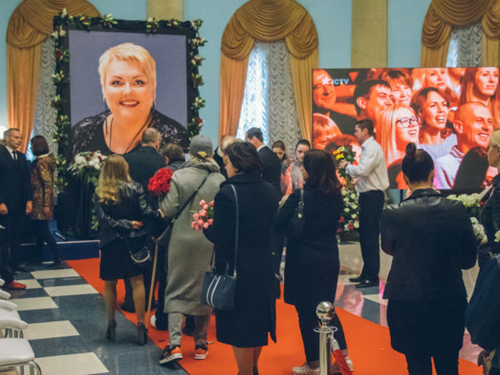 Жители Киева попрощались с Мариной Поплавской (ФОТО, ВИДЕО)