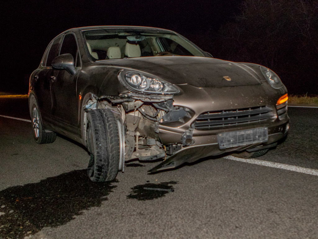 В Днепре Porsche Cayenne насмерть сбил пешехода-нарушителя (ФОТО)