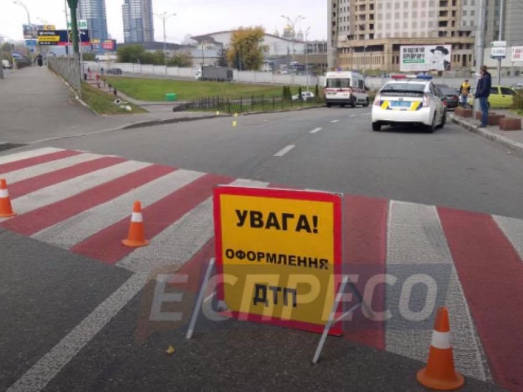 ДТП возле «Левобережной»: На «зебре» в Киеве внедорожник сбил мужчину (ФОТО)
