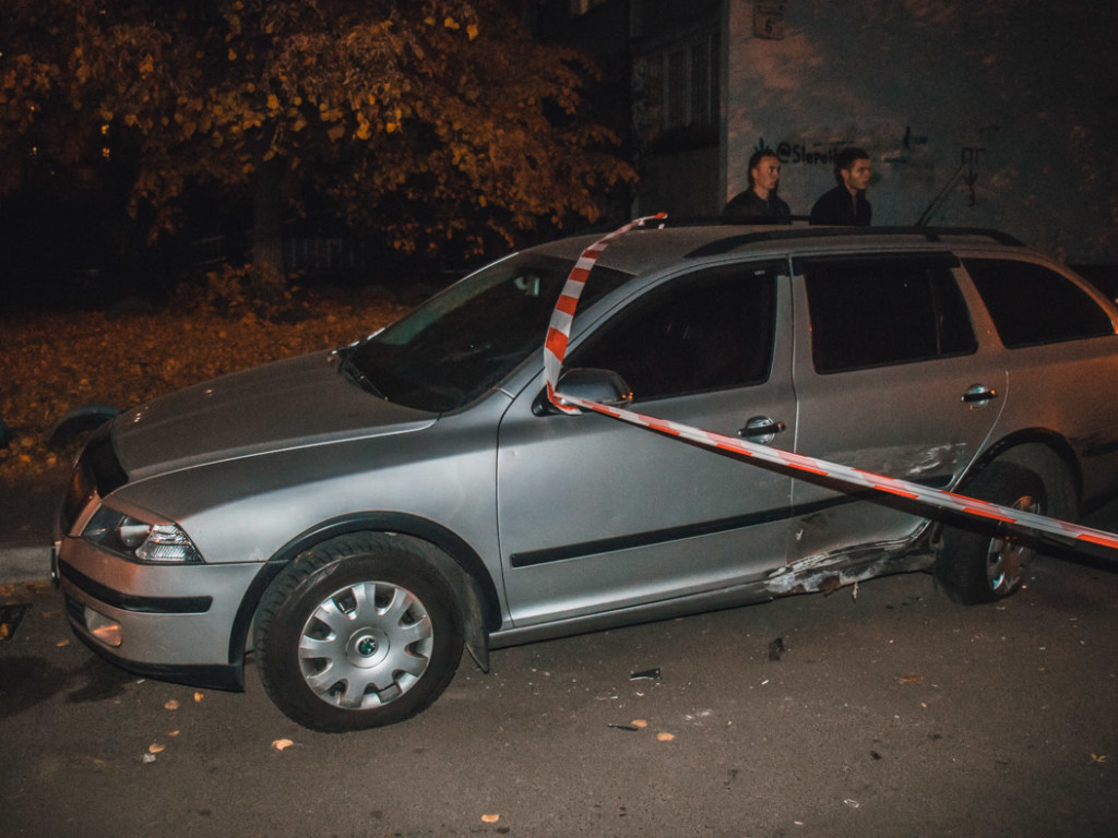 Пьяный водитель устроил ДТП на Харьковском массиве в Киеве (ФОТО)