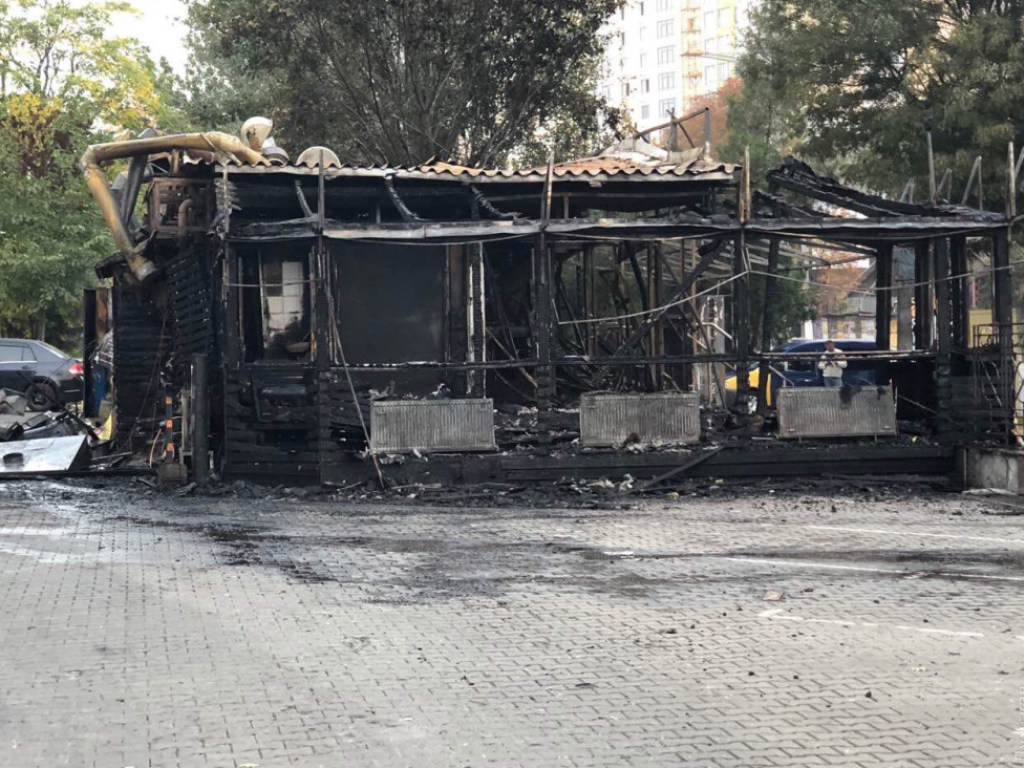 В Одессе сгорело кафе (ФОТО, ВИДЕО)