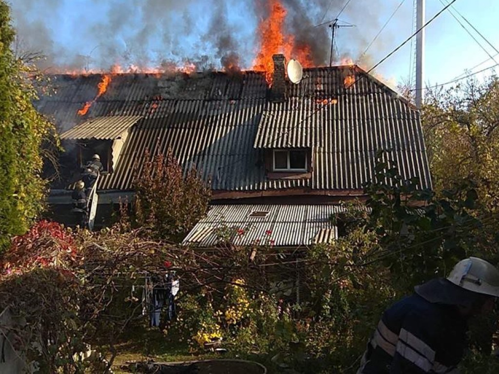 В центре Киева сгорел жилой дом (ФОТО)