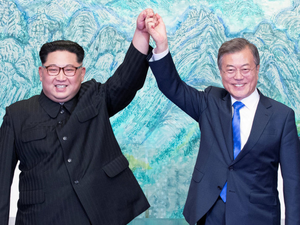 КНДР и Южная Корея договорились отвести оружие от границы