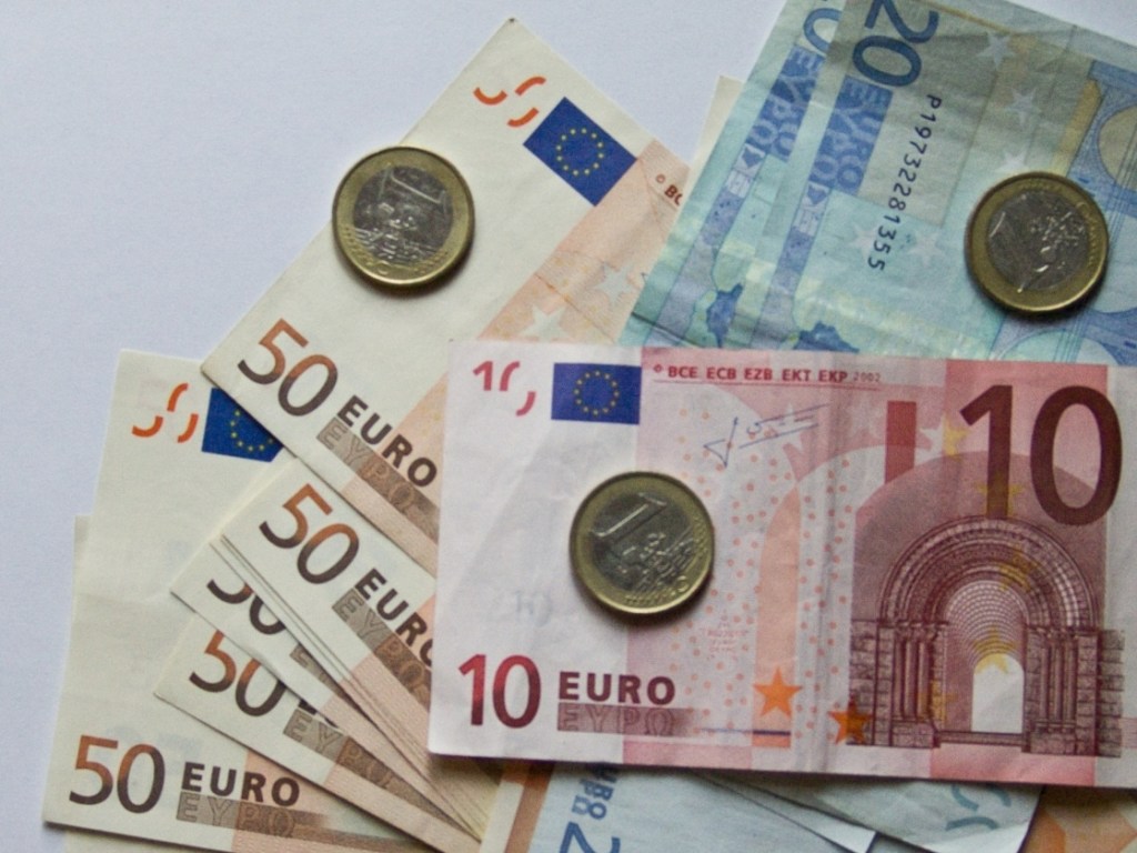 Курс евро в киевских обменниках повысился на 9 копеек