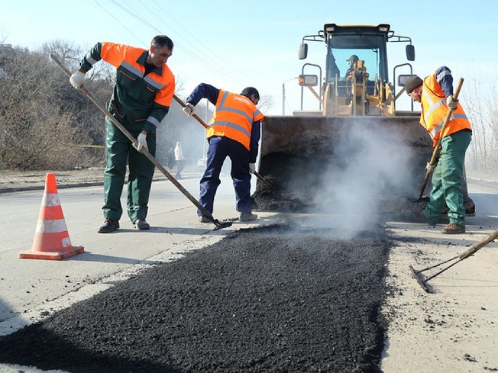 Гройсман отчитался о ремонте дорог в Украине